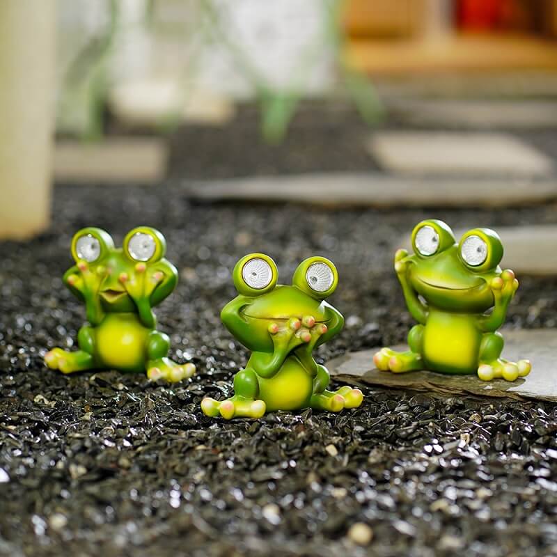 Glowing Eyes Frog Statue Cute Resin Solar Frogs Garden Decor 