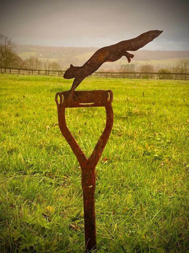 Rusty Metal Bird Garden Ornament Wrought Iron Squirrel Owl Ground Stakes Yard Art for Rustic Outdoor Home Decor