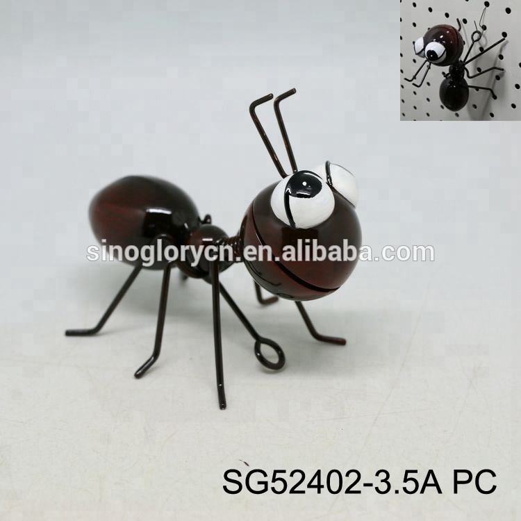 Sinoglory red and black small metal iron house wall decor ant figurine