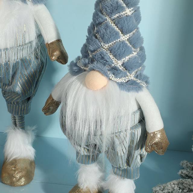 SGA40226 blue hat gnomes (5)