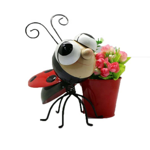 Cheap garden craft outdoor mini flower pot whit insect