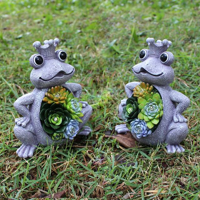 resin frog statue
