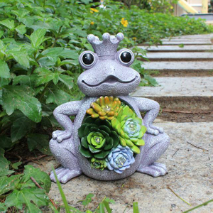 Factory Customize Wholesale Solar Power Polyresin Succulent Large Frog Prince Garden Statue Yard Decor