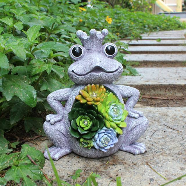 Factory Customize Wholesale Solar Power Polyresin Succulent Large Frog Prince Garden Statue Yard Decor