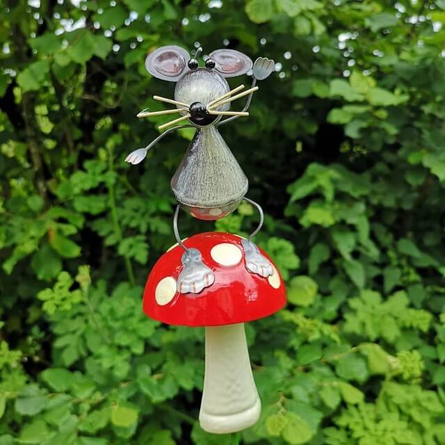 Metal Animal Standing On Mushroom Garden Stake Wholesale Decorations Yard Art
